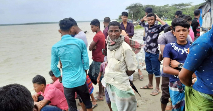 Three fishermen killed in Noakhali trawler capsize
