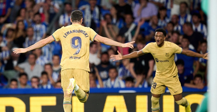 Lewandowski scores first Barca goals on birthday