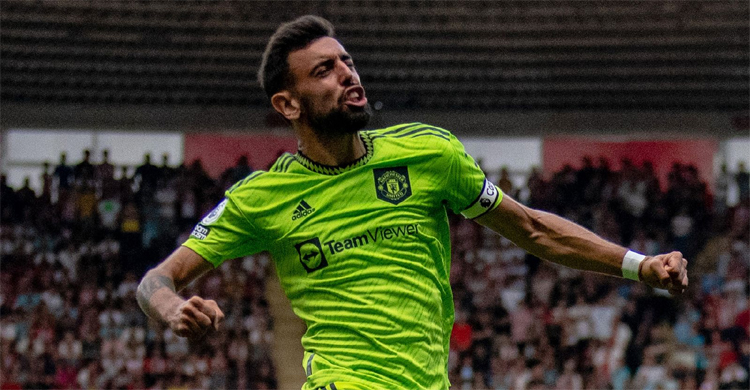 Man Utd end poor away run with win at Southampton