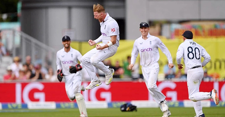 England surge to innings win to level series