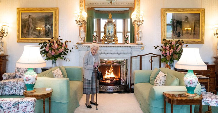 Queen Elizabeth's doctors concerned for her health