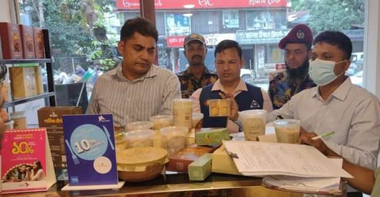 ‘লাভ ল্যান্ড’ ও ‘মীনা সুইটস’কে দেড় লাখ টাকা জরিমানা