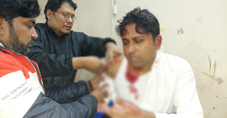 শিবগঞ্জ সাব-রেজিস্ট্রারকে মারধরের ঘটনায় কারাগারে ৩