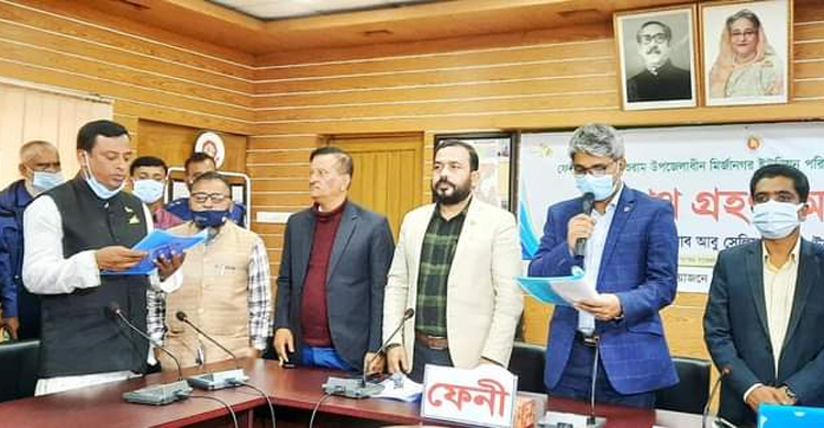 ৩ ঘণ্টার প্যারোলে মুক্তি পেয়ে ইউপি চেয়ারম্যানের শপথ