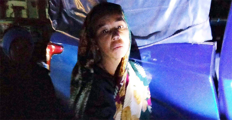 স্বামী হত্যায় পলাতক স্ত্রী আটক