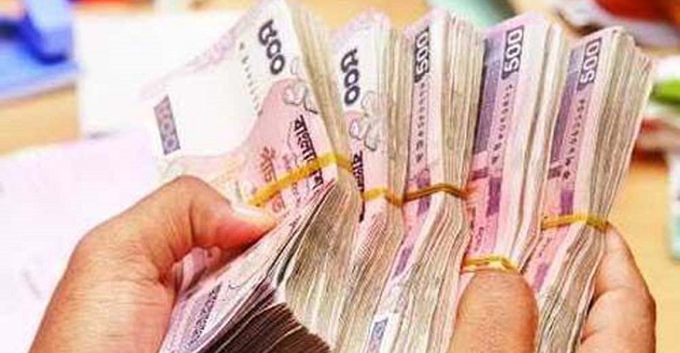 মেয়ের জমানো টাকা রাখতে গেলেন ব্যাংকে, নিলো চোরে