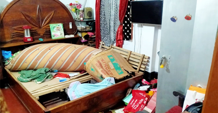 বক্সখাটের ভেতর থেকে নারীর গলাকাটা মরদেহ উদ্ধার