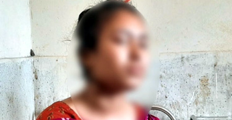 যৌতুক না পেয়ে গৃহবধূকে গলাকেটে হত্যাচেষ্টা