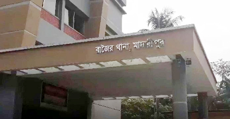 বাবাকে নির্যাতনের পর পাগল সাজিয়ে হাসপাতালে, ভিডিও ভাইরাল