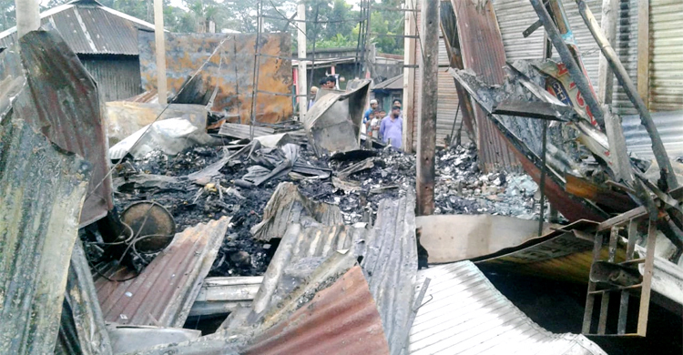 নোয়াখালীতে অগ্নিকাণ্ডে ১২ বসতঘর-দোকান পুড়ে ছাই