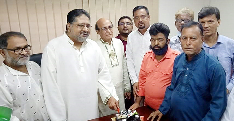 ‘দেশের রাজনীতি স্বার্থান্বেষী গোষ্ঠীর কব্জায় চলে গেছে’
