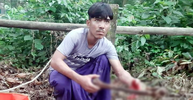 কবরস্থানে কঙ্কাল চুরি করতে এসে ধরা পড়ল তরুণ