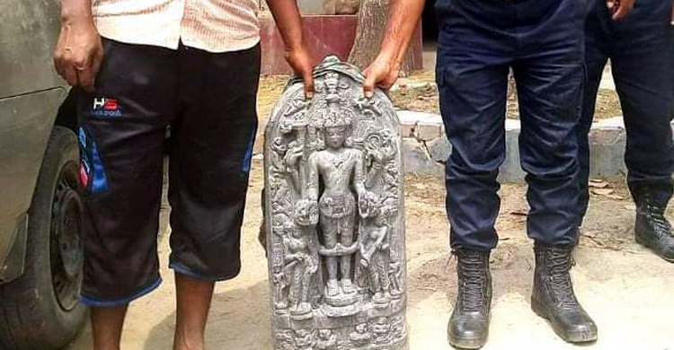 ইটভাটার মাটি থেকে বেরিয়ে এল ‘বিষ্ণুমূর্তি’