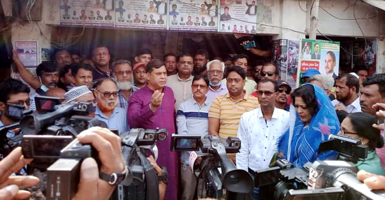 জামালপুরে পুলিশি বাধায় কার্যালয়ের ভেতরেই বিএনপির গণঅনশন