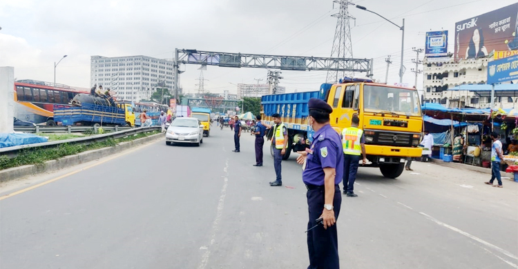 যানজট এড়াতে ঢাকা-সিলেট-চট্টগ্রাম মহাসড়কে ৫ শতাধিক পুলিশ-আনসার
