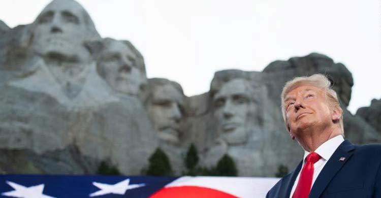 মাউন্ট রাশমোরে নিজের মুখ দেখতে চান ট্রাম্প