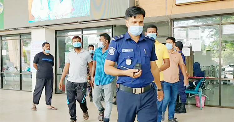যাত্রী হয়রানির অভিযোগে বেনাপোল ইমিগ্রেশনে অভিযান, আটক ৪