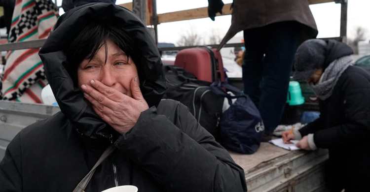 Ukraine accuses Russia of bombing Mariupol school sheltering 400