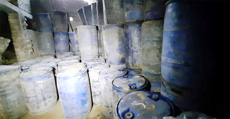 92000 liters of edible oil seized from Rajshahi warehouses