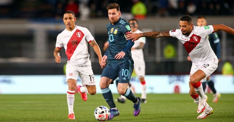 Martinez takes Argentina run to 25 unbeaten, Brazil thrash Uruguay