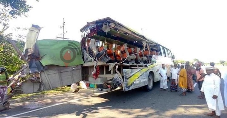 Seven killed as truck hits bus in M'singh