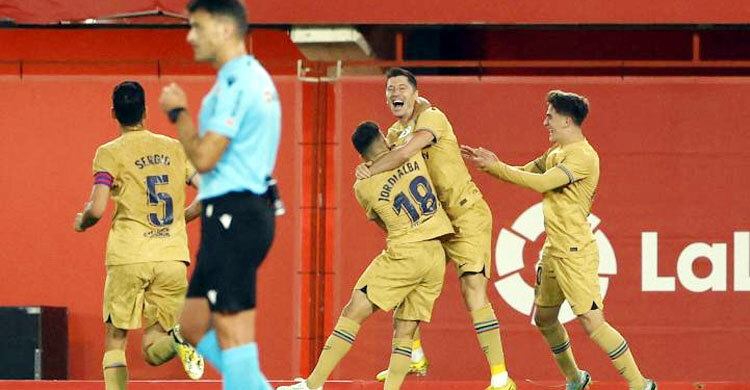 Lewandowski shines for Barcelona again in win over Mallorca