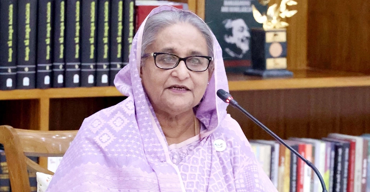 PM urges businessmen to think about country, people