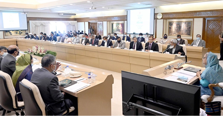 Work in advance to avert famine: PM to secretaries