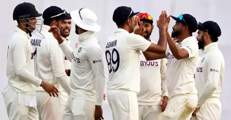 Umesh, Ashwin help India take upper hand