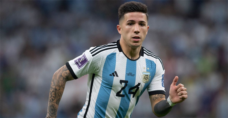 Chelsea continue talks with Benfica for Fernandez