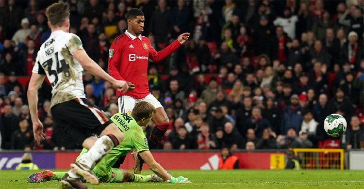Rashford double puts Man Utd past Charlton into semis