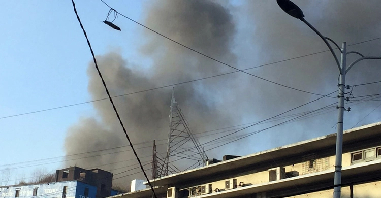Fire breaks out in Chattogram shoe godown