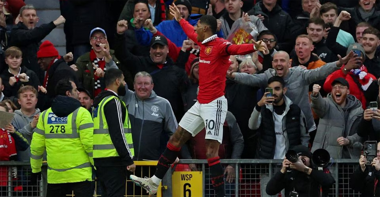 Rashford fires Man Utd to 2-1 win over Palace, Casemiro sees red