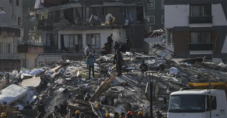 Survivors still being found as quake death toll tops 25,000