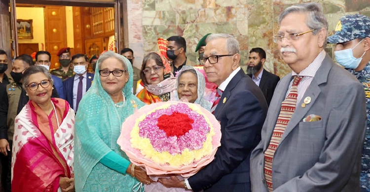 PM, President-elect meets President Hamid at Bangabhaban