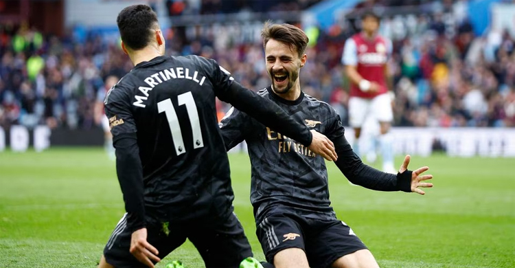 Arsenal revive title bid with last-gasp 4-2 win at Villa