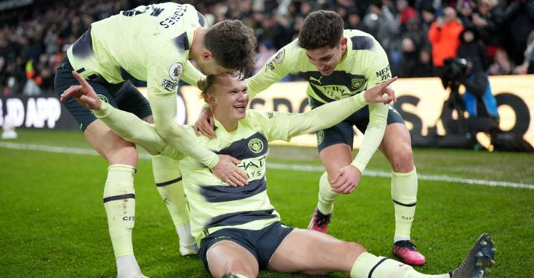 Haaland penalty earns Man City win at Palace