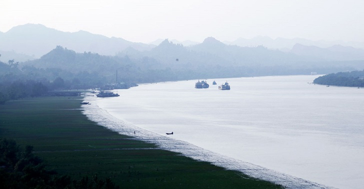 নাফ নদীতে ভেসে এলো আরও দুই নারীর মরদেহ