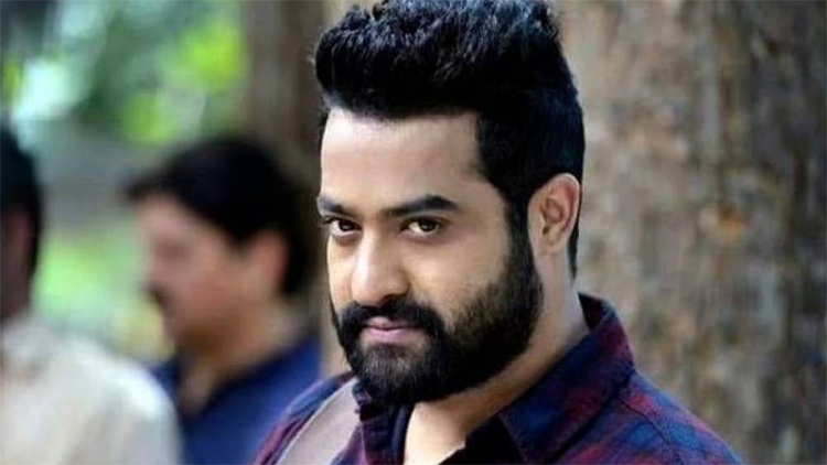 Katta kokrakli qora ayol