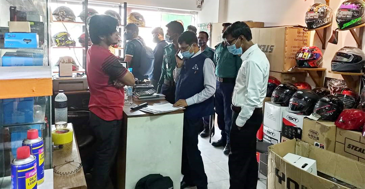 সিএম লাইসেন্স ছাড়া হেলমেট বিক্রি, রামপুরায় মামলা-জরিমানা
