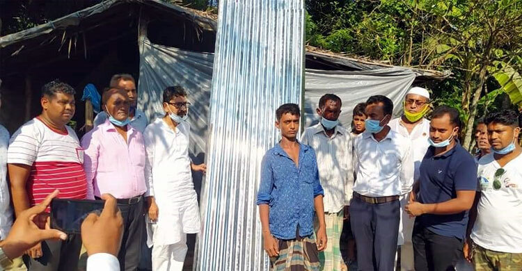 ঝড়ে ভেঙেছে ঘর, পাশে দাঁড়ালেন এমপি অপু