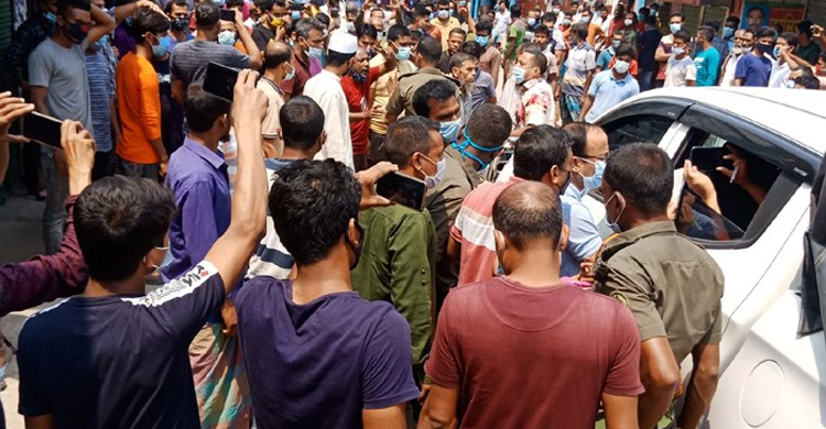 ইউএনওর গাড়ি আটকে জরিমানা প্রত্যাহারের দাবি