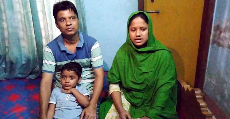 স্বামীর ক্যান্সার ছেলের হার্টে ছিদ্র, সবার সহযোগিতা চান রোজিনা