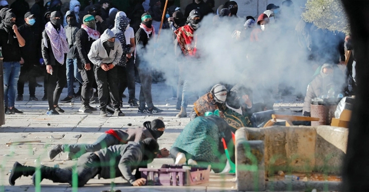 Israeli forces raid Al-Aqsa Mosque, over 150 Palestinians injured