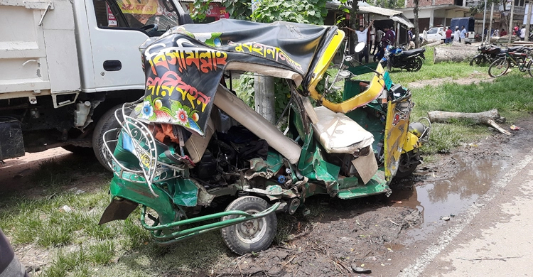 Two job seekers killed in Chandpur road accident