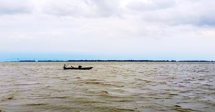 ৯৯৯-এ ফোন করে উদ্ধার হলেন হাওরে আটকে পড়া ঢাবির ১০ শিক্ষার্থী