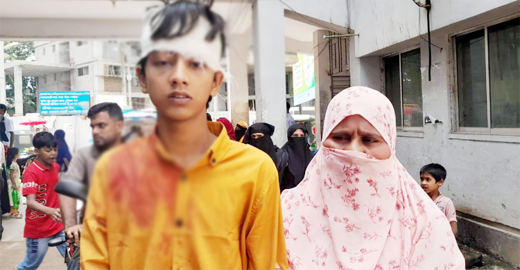 কলেজছাত্রের মাথা ফাটালো বখাটেরা, ২ এসএসসি পরীক্ষার্থী আটক