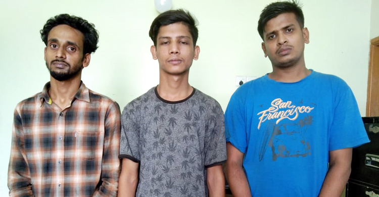 পুলিশ পরিচয়ে চাঁদাবাজি, চট্টগ্রামে তিন যুবক গ্রেফতার