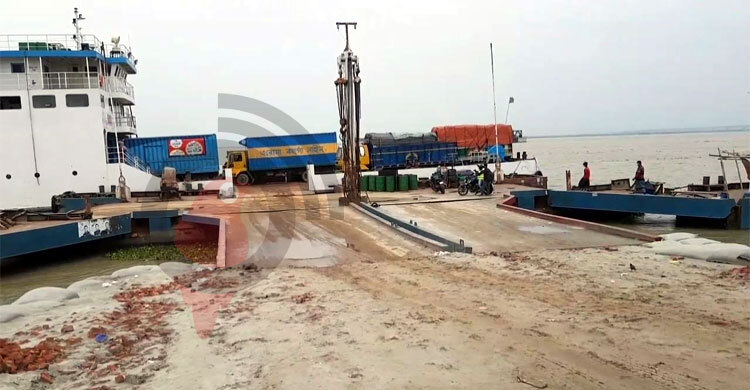 লকডাউনের প্রথমদিনে যাত্রীশূন্য শিমুলিয়া ঘাট