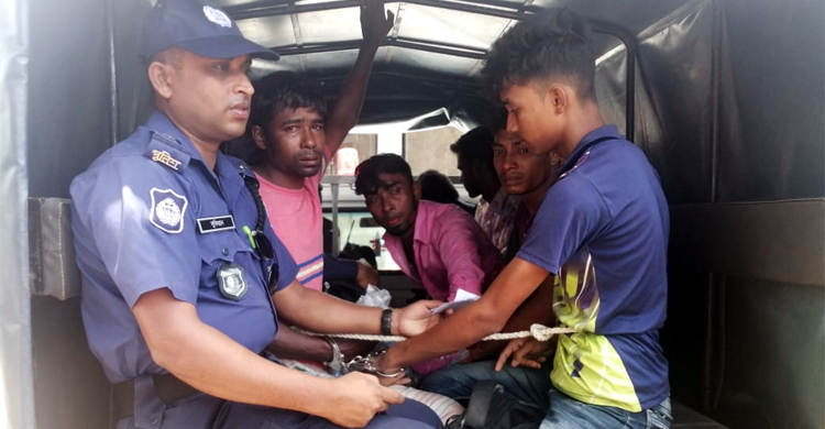 ভাসানচর থেকে পালানোর সময় রোহিঙ্গাসহ আটক ৭